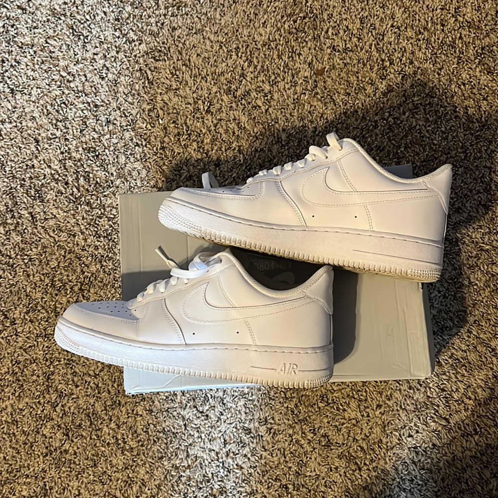 Men’s Nike Air Forces - Picture 3 of 4